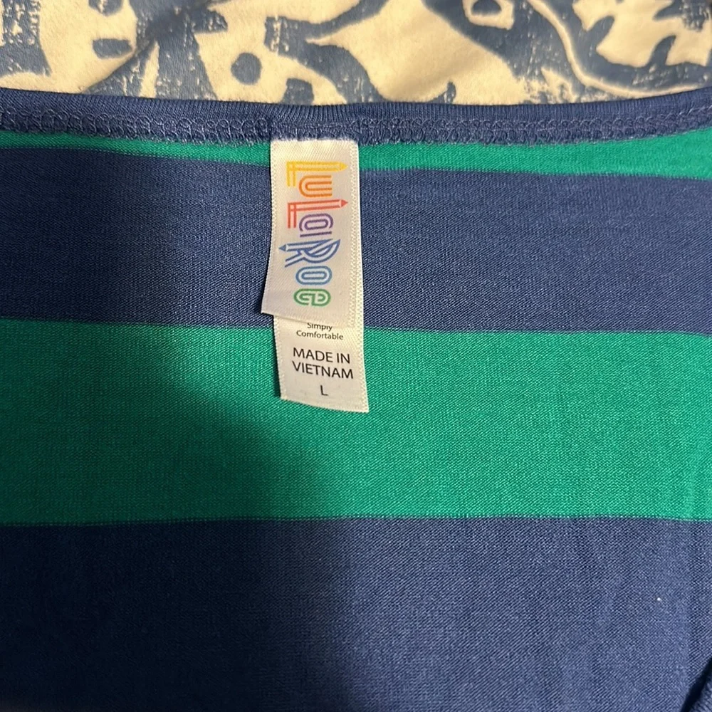 Lularoe shirt sleeved shirt - Picture 4 of 5